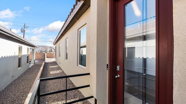 4233 Via De Ventura, Santa Fe, NM 87507