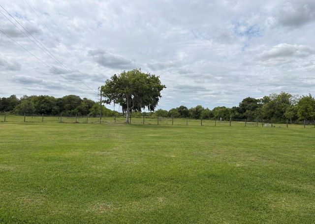 250 County Road 275, Cedar Lake, TX 77414