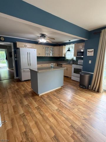 10 Arcata Ln, West Milford Twp., NJ 07480