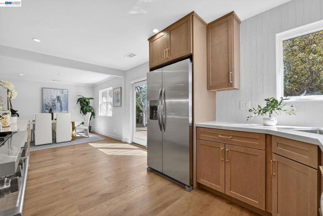 792 8th Ave, Redwood City, CA 94063