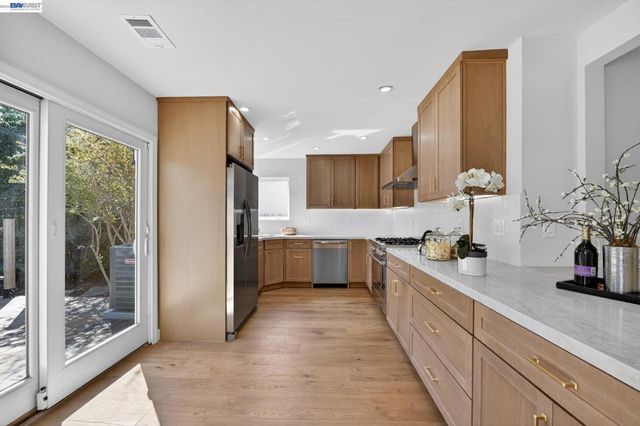 792 8th Ave, Redwood City, CA 94063