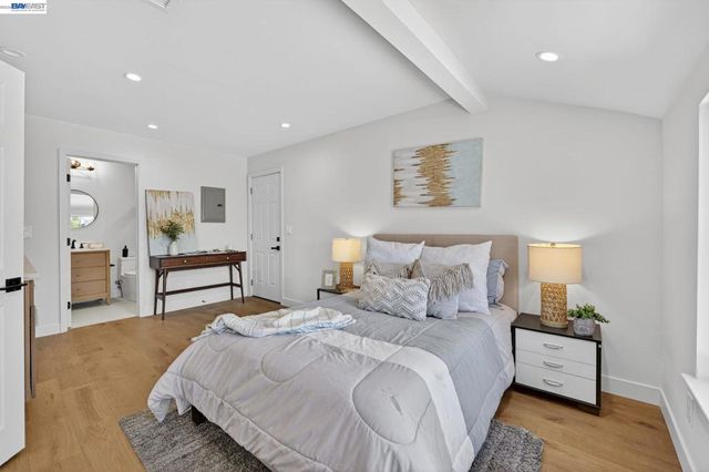 792 8th Ave, Redwood City, CA 94063