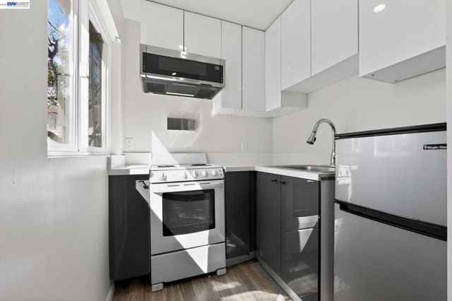 792 8th Ave, Redwood City, CA 94063