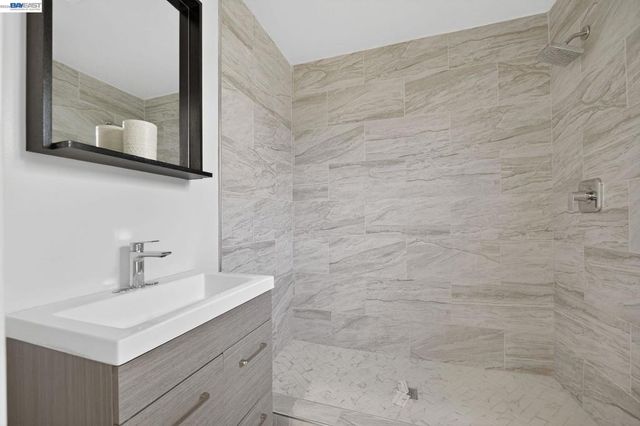 792 8th Ave, Redwood City, CA 94063