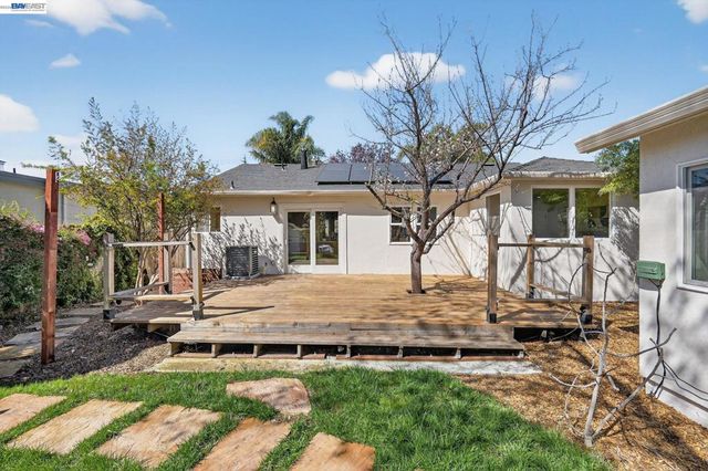 792 8th Ave, Redwood City, CA 94063