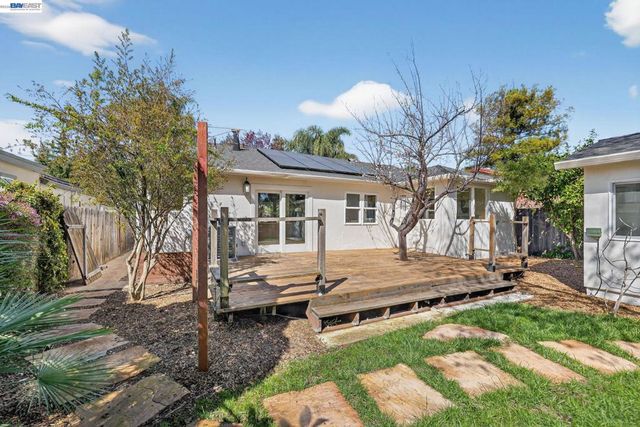 792 8th Ave, Redwood City, CA 94063