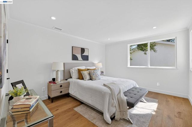 792 8th Ave, Redwood City, CA 94063