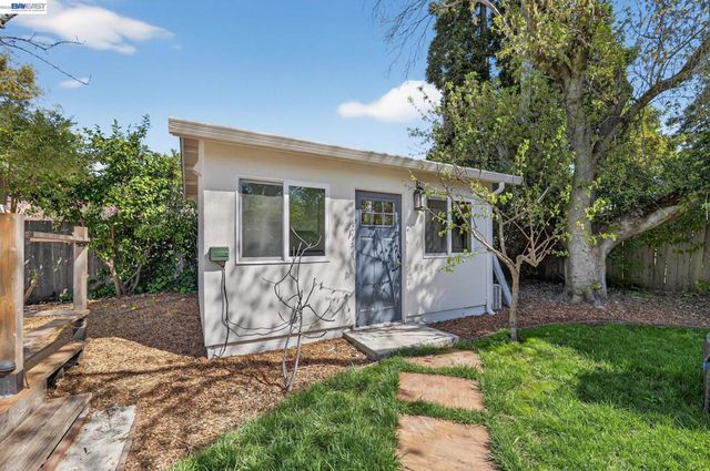 792 8th Ave, Redwood City, CA 94063