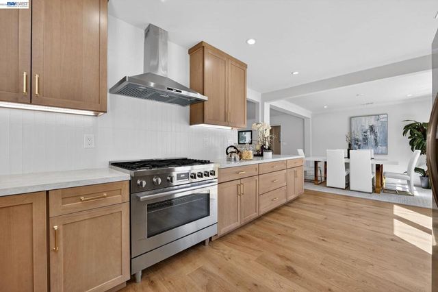 792 8th Ave, Redwood City, CA 94063