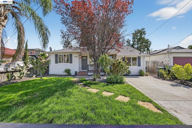 792 8th Ave, Redwood City, CA 94063