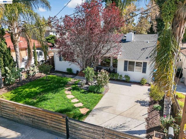 792 8th Ave, Redwood City, CA 94063