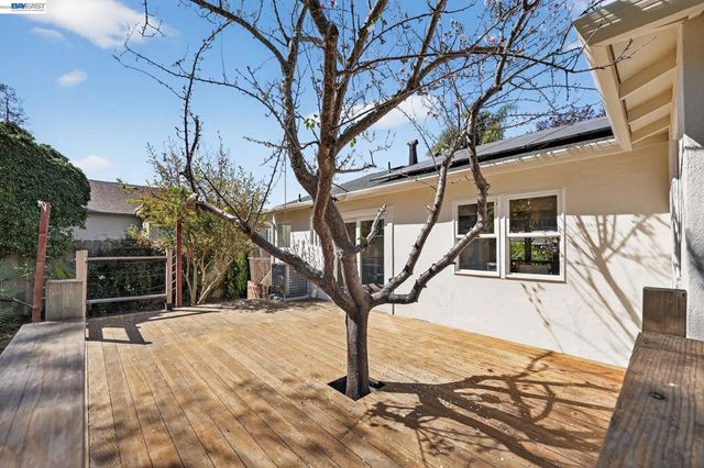 792 8th Ave, Redwood City, CA 94063