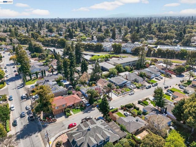 792 8th Ave, Redwood City, CA 94063