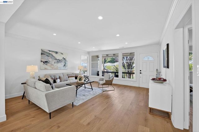 792 8th Ave, Redwood City, CA 94063