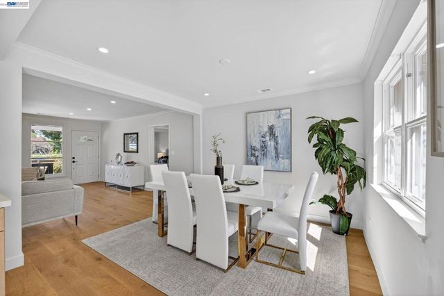 792 8th Ave, Redwood City, CA 94063