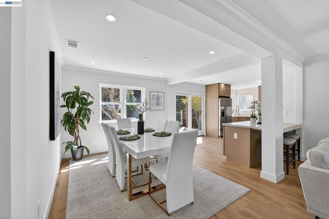 792 8th Ave, Redwood City, CA 94063