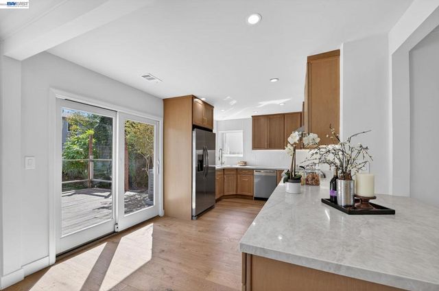 792 8th Ave, Redwood City, CA 94063