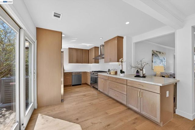 792 8th Ave, Redwood City, CA 94063