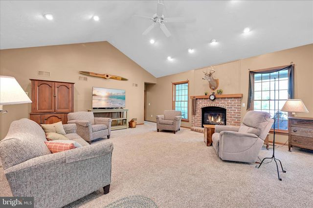 25 CHURCH LN, Jonestown, PA 17038