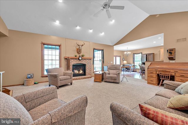 25 CHURCH LN, Jonestown, PA 17038
