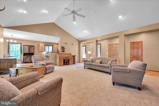 25 CHURCH LN, Jonestown, PA 17038