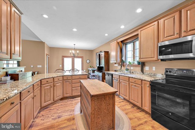 25 CHURCH LN, Jonestown, PA 17038