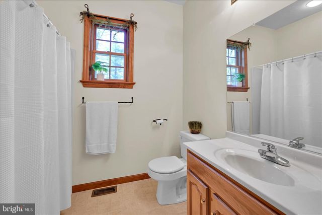 25 CHURCH LN, Jonestown, PA 17038