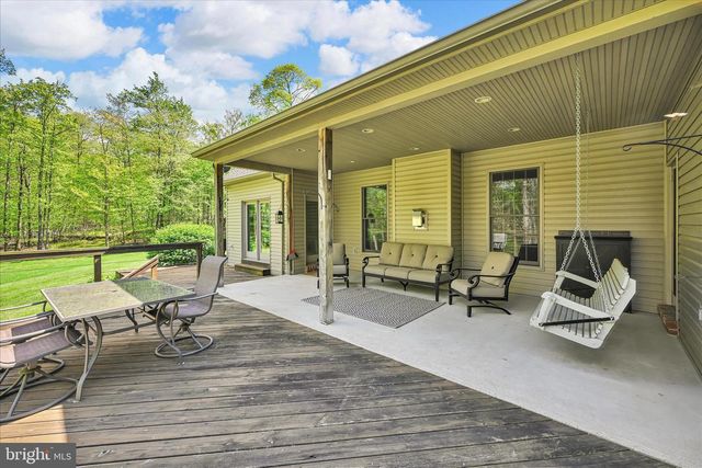 25 CHURCH LN, Jonestown, PA 17038