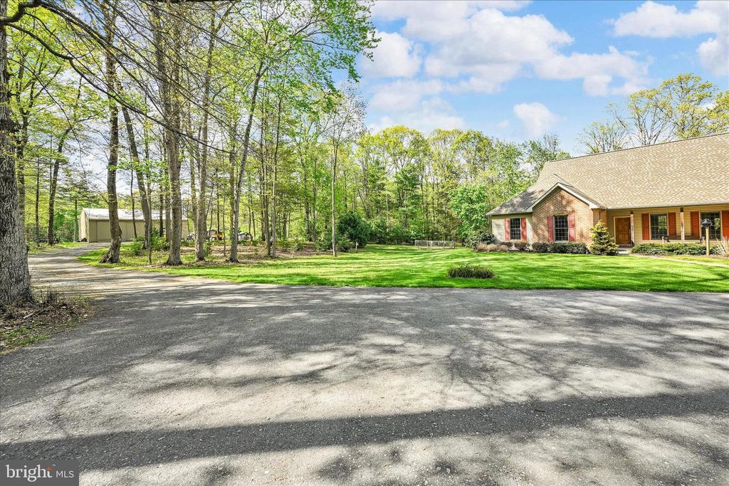 25 CHURCH LN, Jonestown, PA 17038