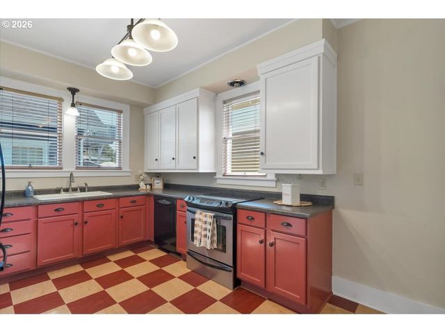 1970 MAPLE Ave Ne, Salem, OR 97301