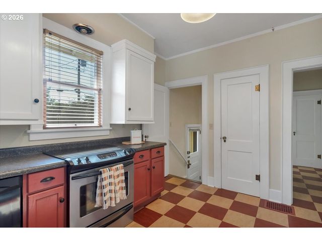 1970 MAPLE Ave Ne, Salem, OR 97301