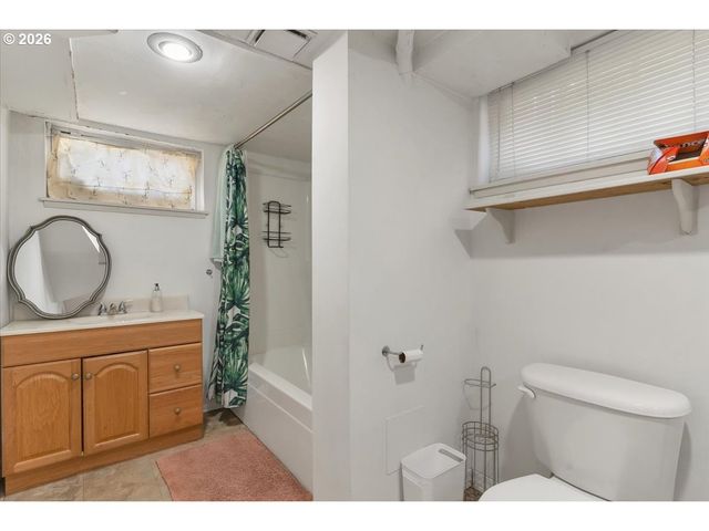 1970 MAPLE Ave Ne, Salem, OR 97301