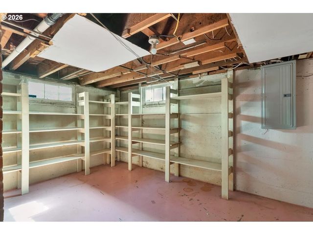 1970 MAPLE Ave Ne, Salem, OR 97301