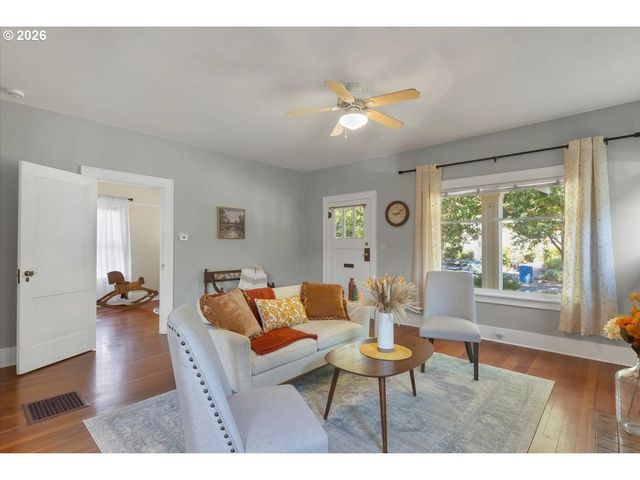 1970 MAPLE Ave Ne, Salem, OR 97301