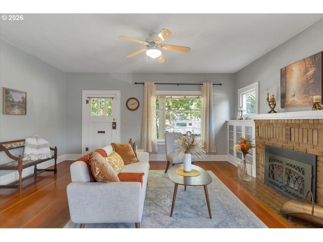 1970 MAPLE Ave Ne, Salem, OR 97301