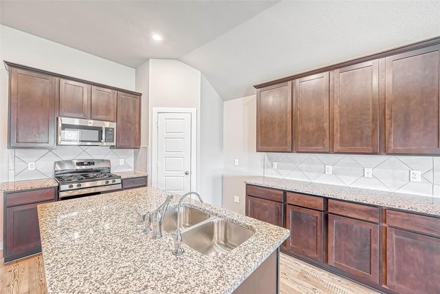 2611 Westward Hill Drive, Fresno, TX 77545