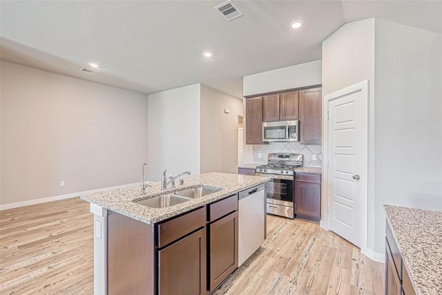 2611 Westward Hill Drive, Fresno, TX 77545