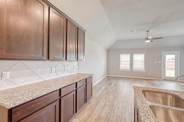 2611 Westward Hill Drive, Fresno, TX 77545