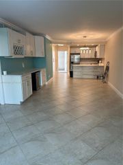 2731 NE 14th St Cswy 205, Pompano Beach, FL 33062