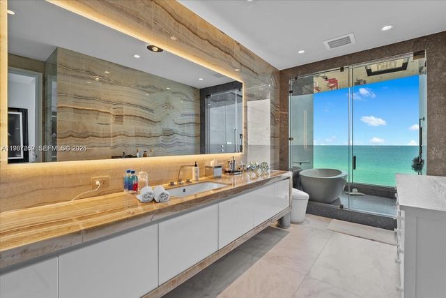 17901 COLLINS 604, Sunny Isles Beach, FL 33160