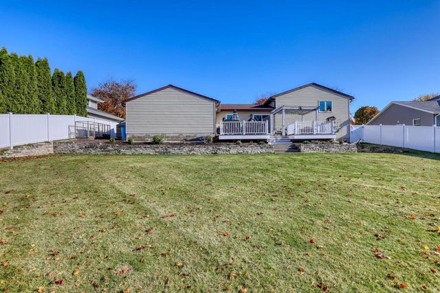 367 Prairie RUN, Grafton, WI 53024