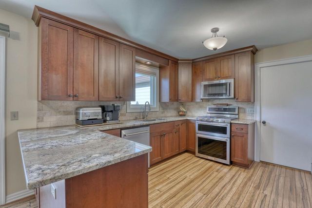 367 Prairie RUN, Grafton, WI 53024