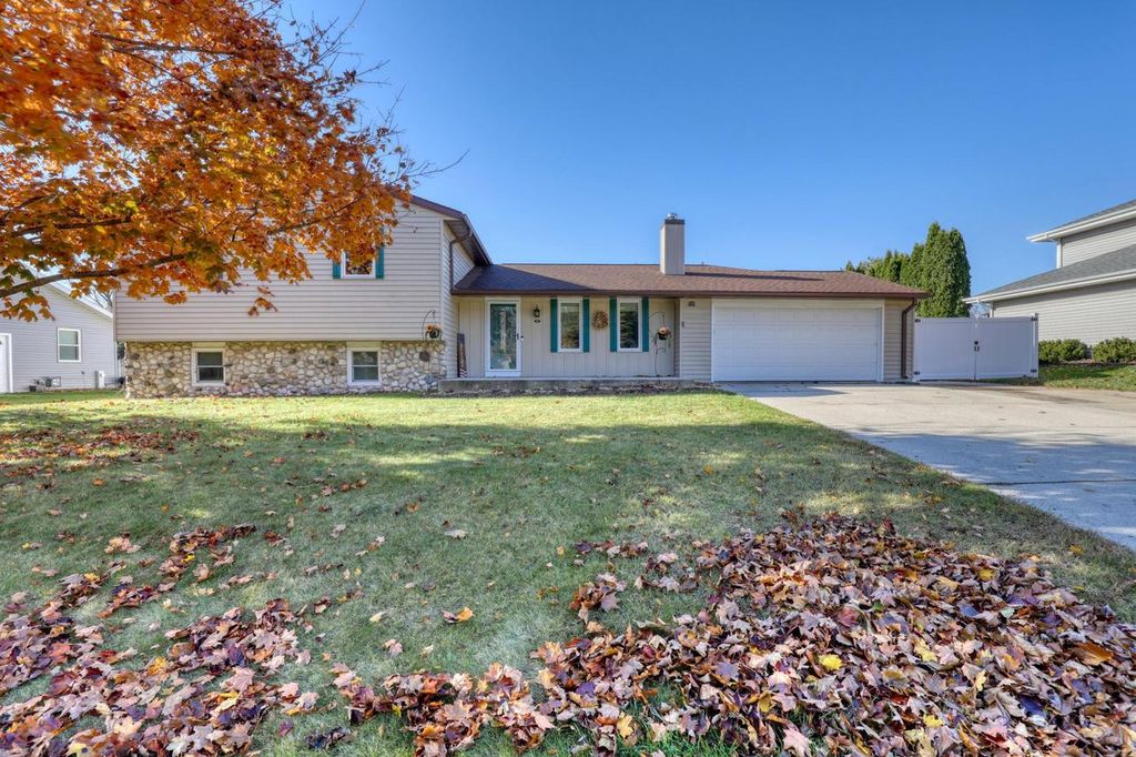 367 Prairie RUN, Grafton, WI 53024