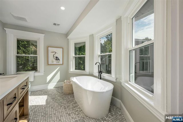 43 Garfield Place, Ridgewood, NJ 07450