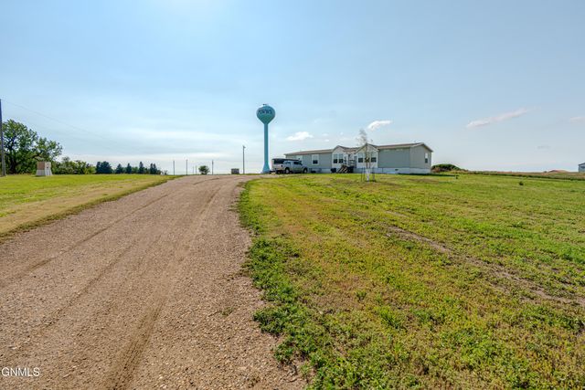 4493 Wrangler Road, Mandan, ND 58554 property photo
