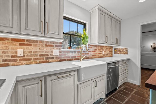 10 Colony Park Drive, Galveston, TX 77551