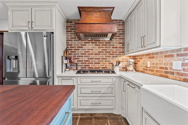 10 Colony Park Drive, Galveston, TX 77551