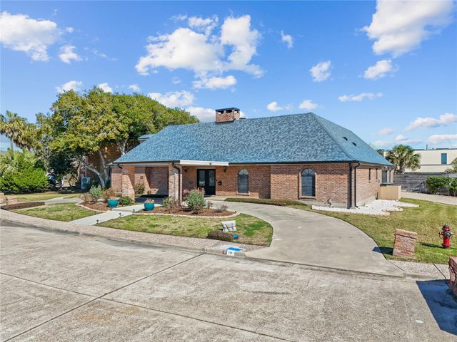 10 Colony Park Drive, Galveston, TX 77551