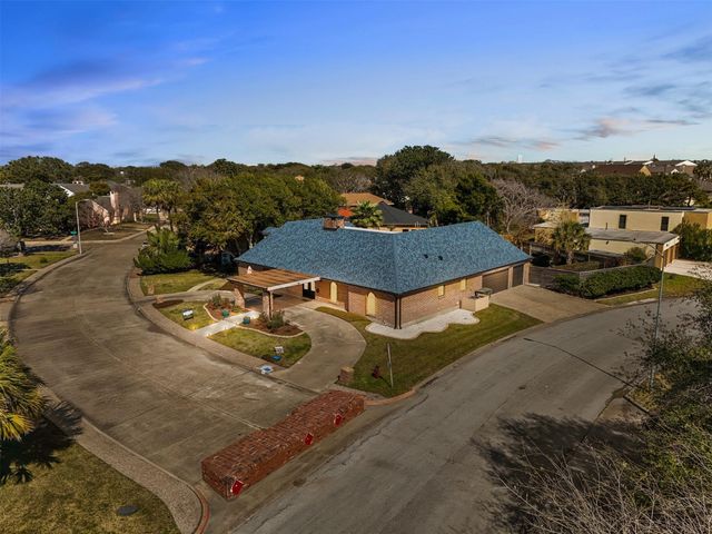 10 Colony Park Drive, Galveston, TX 77551