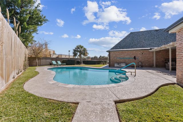 10 Colony Park Drive, Galveston, TX 77551